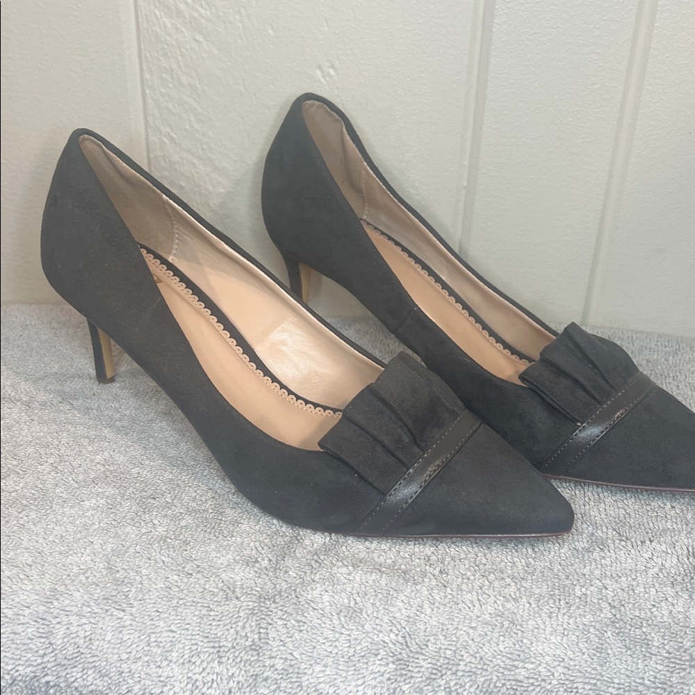 Journee Marek Ruffle Heels Pumps